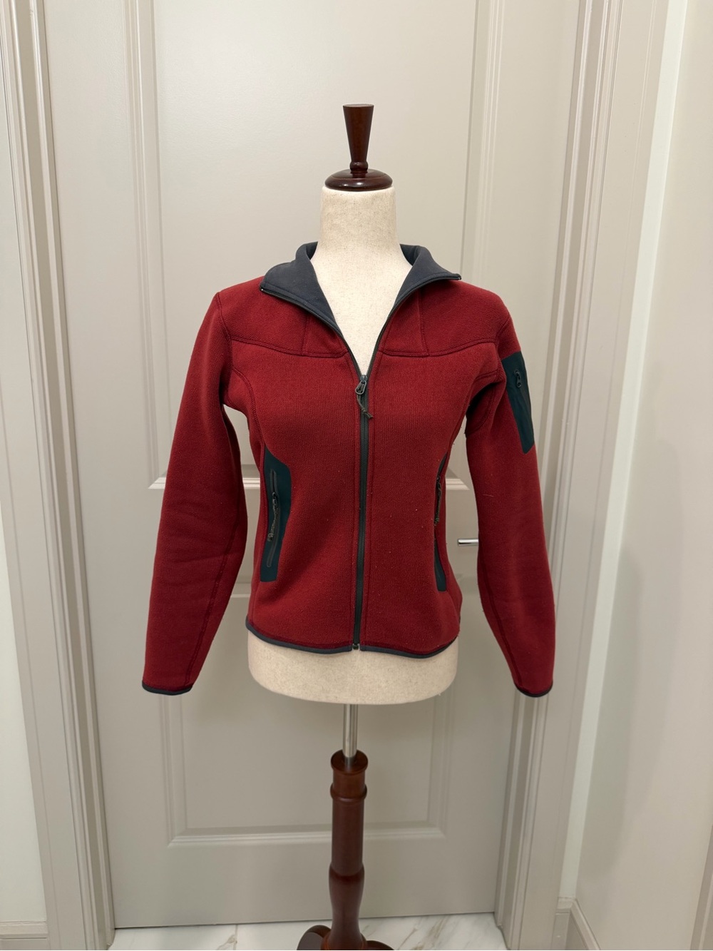 Arc'teryx - Vintage Women's Burgundy Sweater Jacket - S